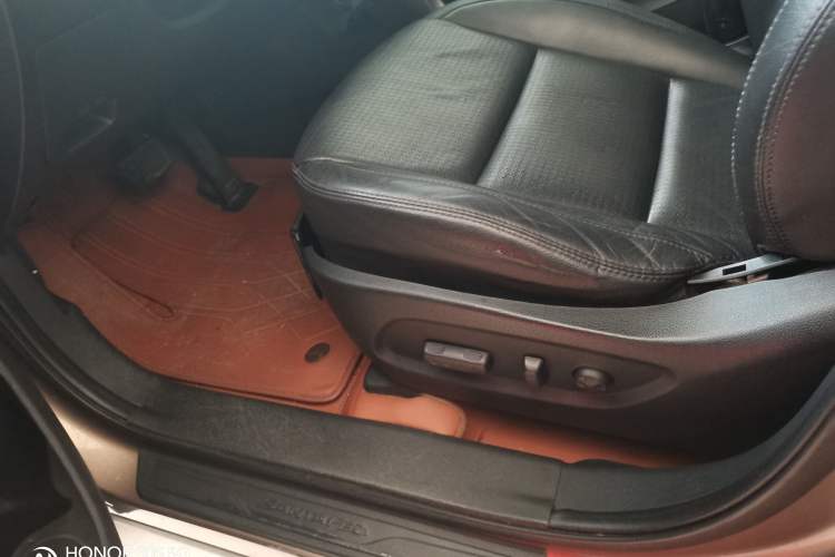 Used Hyundai Santa Fe 2013 Revised Version 2.4L Automatic All-Wheel Drive Smart Type Interior 6