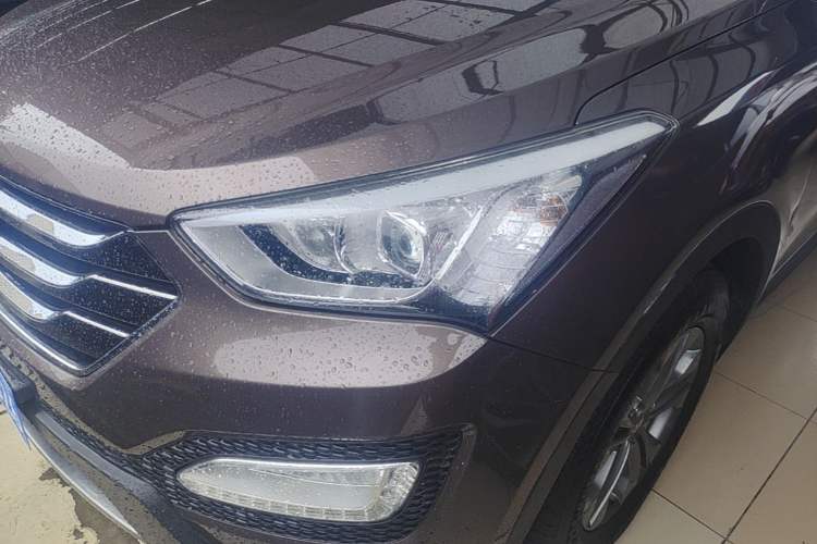 Used Hyundai Santa Fe 2013 2.4L Automatic Two-Wheel Drive Smart Version Left Front Headlight