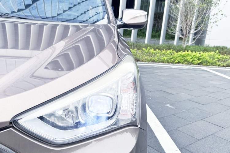 Used Hyundai Santa Fe 2013 Revised Version 2.4L Automatic All-Wheel Drive Luxury Trim Left Front Headlight