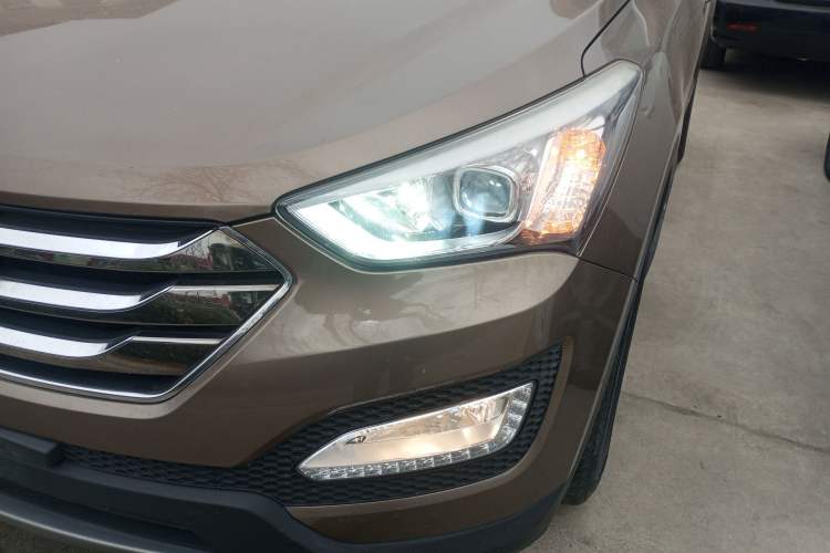 Used Hyundai Santa Fe 2013 Revised Version 2.4L Automatic All-Wheel Drive Smart Type Left Front Headlight