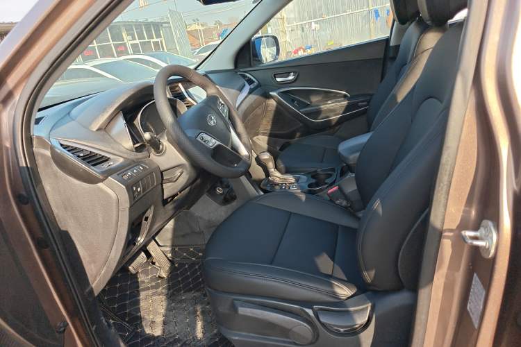 Used Hyundai Santa Fe 2013 2.4L Automatic 2WD Comfort Edition Left Front Seat