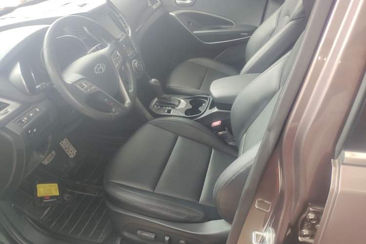 Used Hyundai Santa Fe 2013 2.4L Automatic Two-Wheel Drive Smart Version Left Front Seat