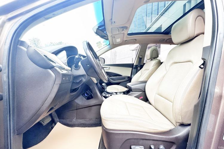 Used Hyundai Santa Fe 2013 Revised Version 2.4L Automatic All-Wheel Drive Luxury Trim Left Front Seat