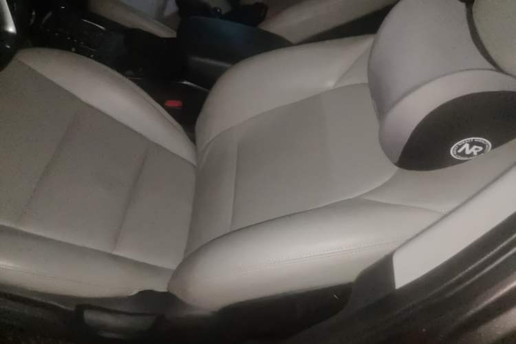 Used Hyundai Santa Fe 2013 2.4L Automatic 2WD Comfort Edition Left Front Seat