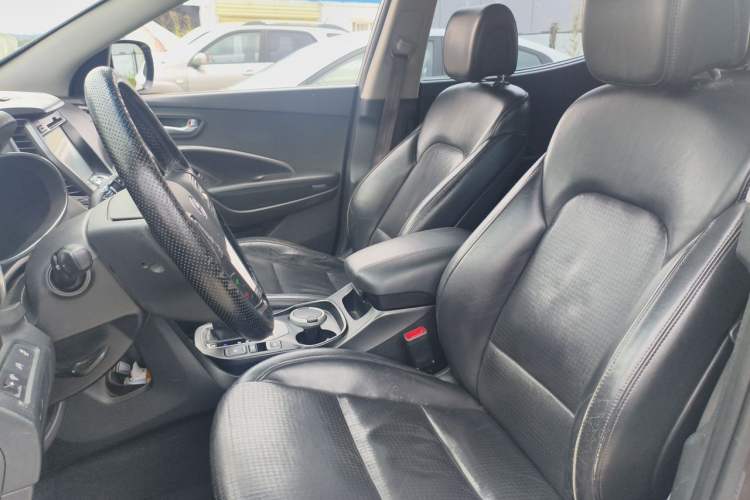 Used Hyundai Santa Fe 2013 2.0T Automatic All-Wheel Drive Top Trim Left Front Seat
