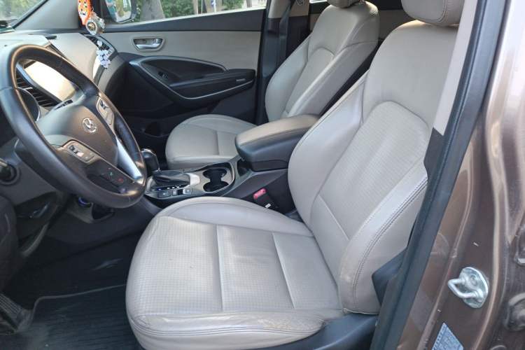 Used Hyundai Santa Fe 2013 2.4L Automatic 4x4 Prestige Edition Left Front Seat