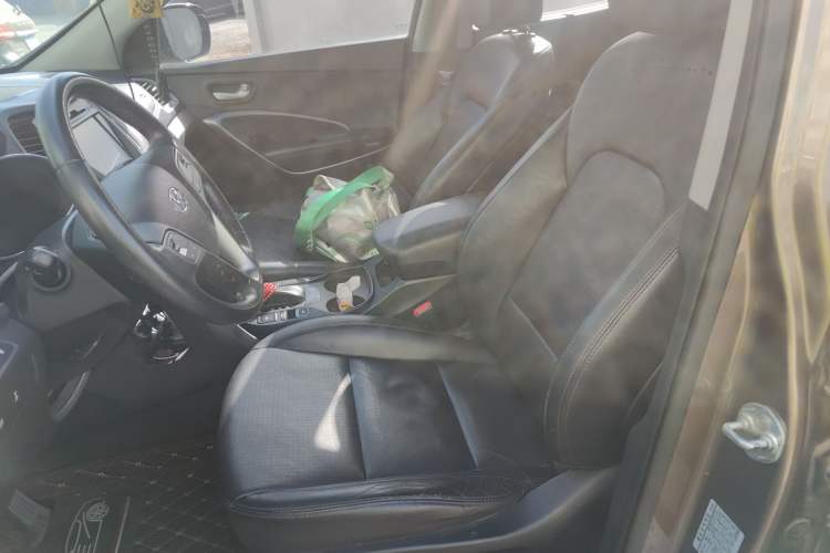 Used Hyundai Santa Fe 2013 Revised Version 2.4L Automatic All-Wheel Drive Luxury Trim Left Front Seat