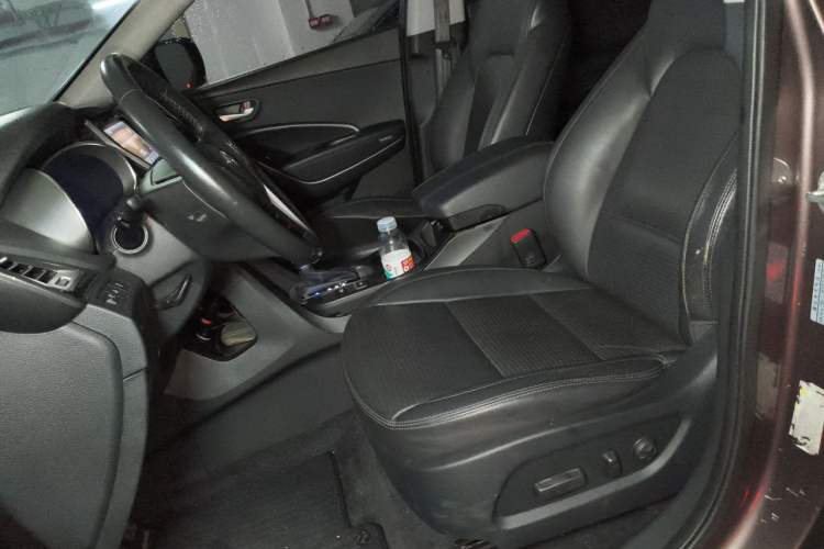 Used Hyundai Santa Fe 2013 2.4L Automatic Two-Wheel Drive Smart Version Left Front Seat