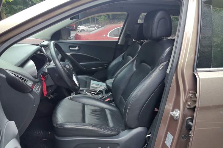 Used Hyundai Santa Fe 2013 2.0T Automatic All-Wheel Drive Prestige Version Left Front Seat