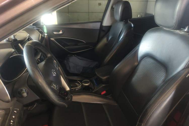 Used Hyundai Santa Fe 2013 2.4L Automatic Two-Wheel Drive Smart Version Left Front Seat