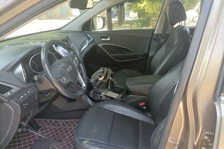Used Hyundai Santa Fe 2013 2.4L Automatic Two-Wheel Drive Smart Version Left Front Seat