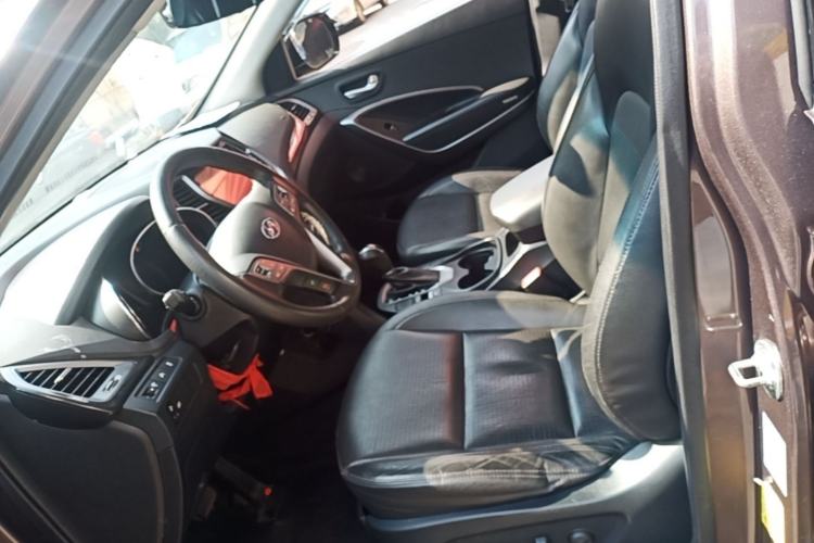 Used Hyundai Santa Fe 2013 2.4L Automatic Two-Wheel Drive Smart Version Left Front Seat