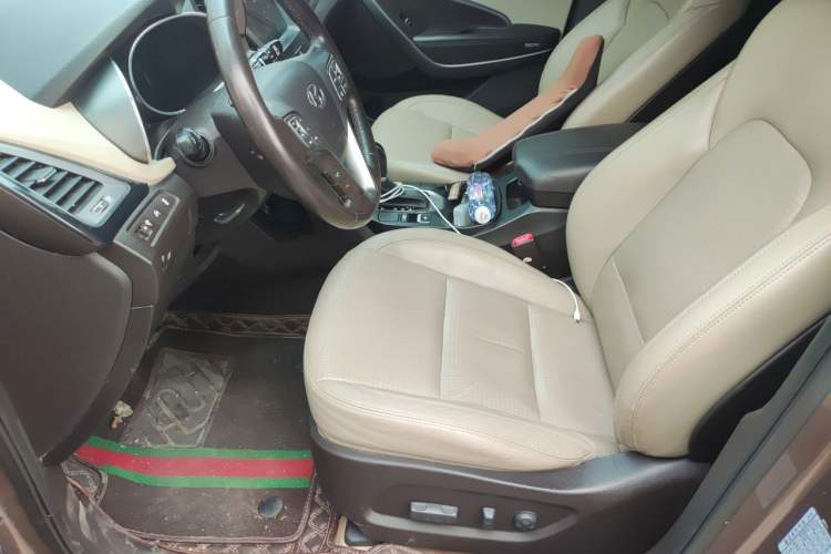 Used Hyundai Santa Fe 2013 2.4L Automatic Two-Wheel Drive Smart Version Left Front Seat