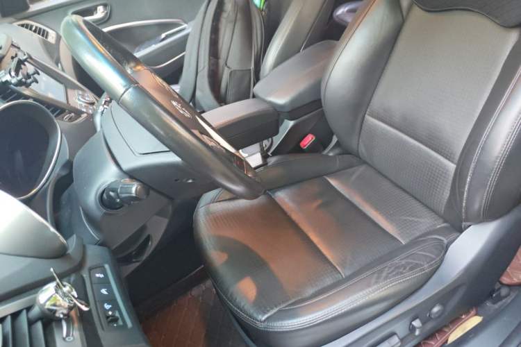 Used Hyundai Santa Fe 2013 Revised Version 2.4L Automatic All-Wheel Drive Luxury Trim Left Front Seat