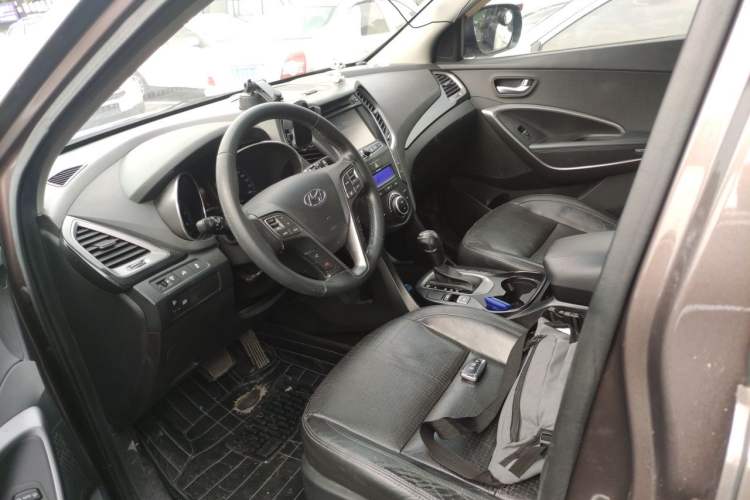 Used Hyundai Santa Fe 2013 2.4L Automatic Two-Wheel Drive Smart Version Left Front Seat