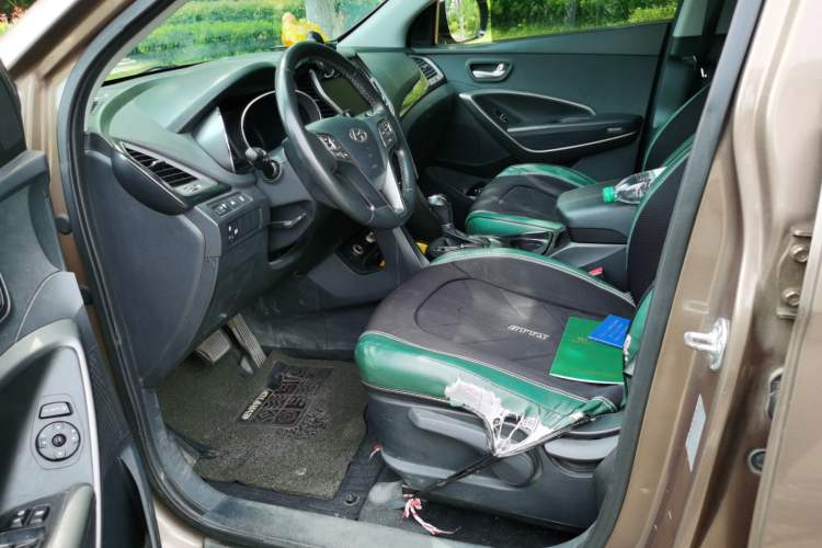 Used Hyundai Santa Fe 2013 2.4L Automatic 2WD Comfort Edition Left Front Seat