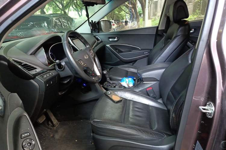 Used Hyundai Santa Fe 2013 2.4L Automatic 4x4 Prestige Edition Left Front Seat
