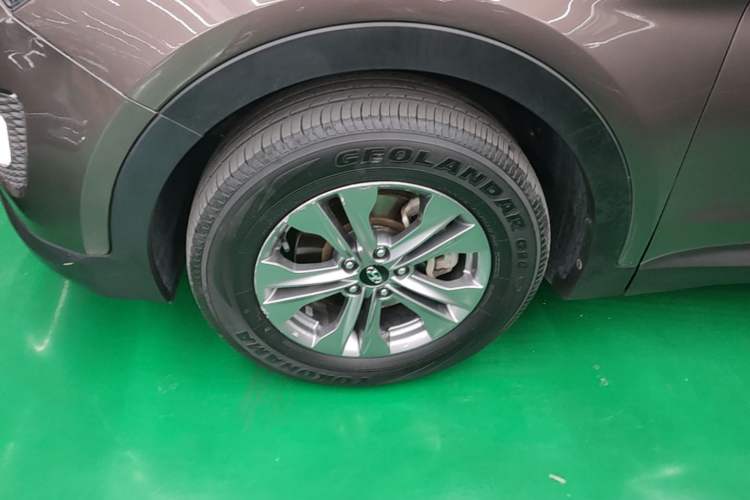 Used Hyundai Santa Fe 2013 Revised Version 2.4L Automatic All-Wheel Drive Smart Type Left Front Wheel Hub
