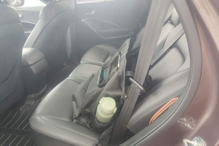 Used Hyundai Santa Fe 2013 2.4L Automatic Two-Wheel Drive Smart Version Left Rear Seat