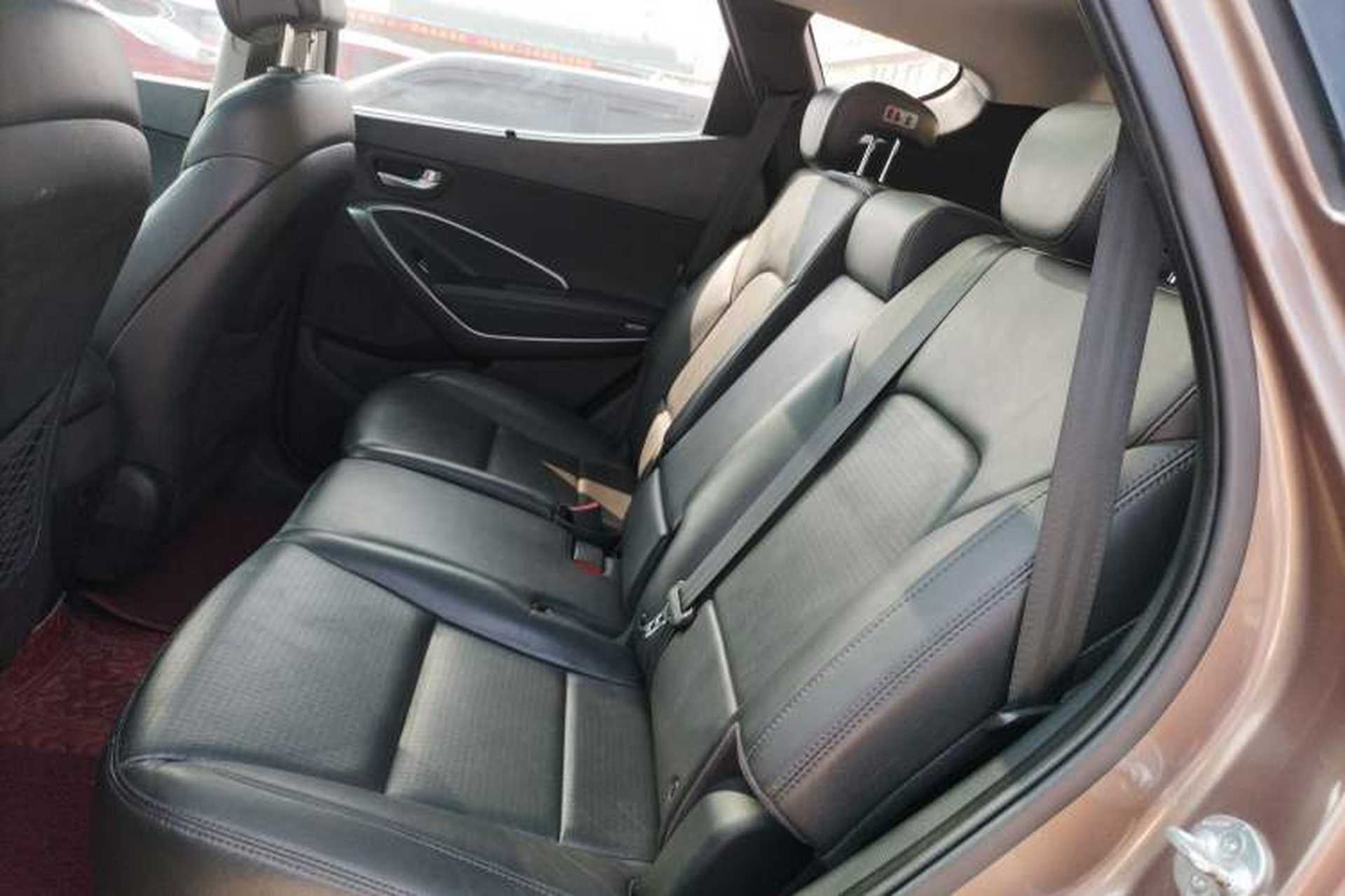 Used Hyundai Santa Fe 2013 2.4L Automatic Two-Wheel Drive Smart Version Left Rear Seat