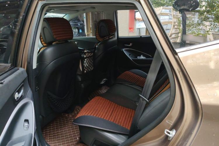 Used Hyundai Santa Fe 2013 2.4L Automatic Two-Wheel Drive Smart Version Left Rear Seat
