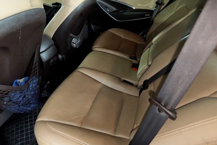 Used Hyundai Santa Fe 2013 2.4L Automatic Two-Wheel Drive Smart Version Left Rear Seat