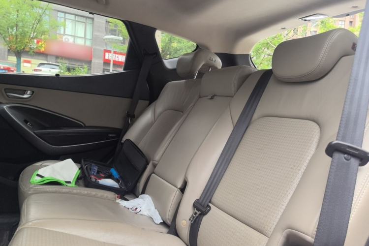 Used Hyundai Santa Fe 2013 2.4L Automatic 4x4 Smart Version Left Rear Seat