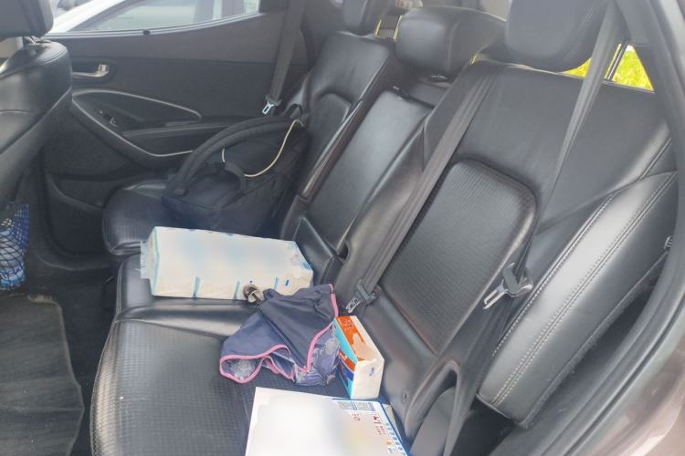 Used Hyundai Santa Fe 2013 2.0T Automatic All-Wheel Drive Top Trim Left Rear Seat