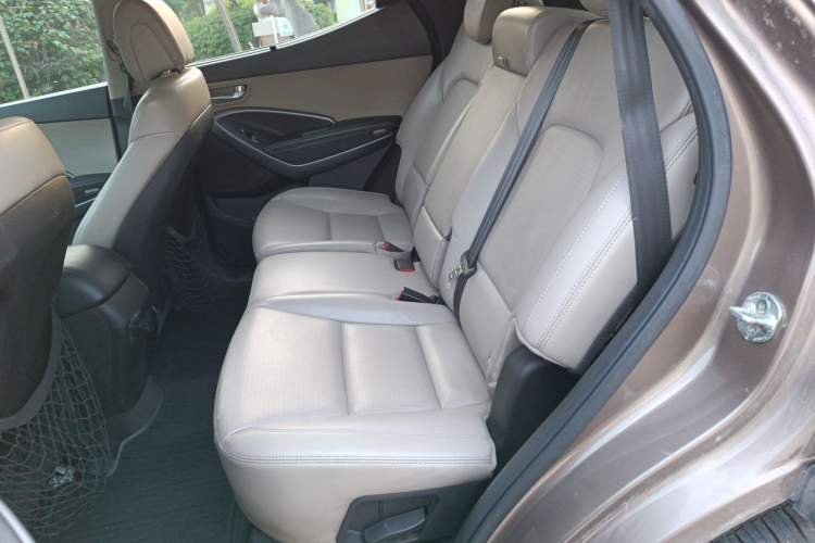 Used Hyundai Santa Fe 2013 2.4L Automatic 4x4 Prestige Edition Left Rear Seat