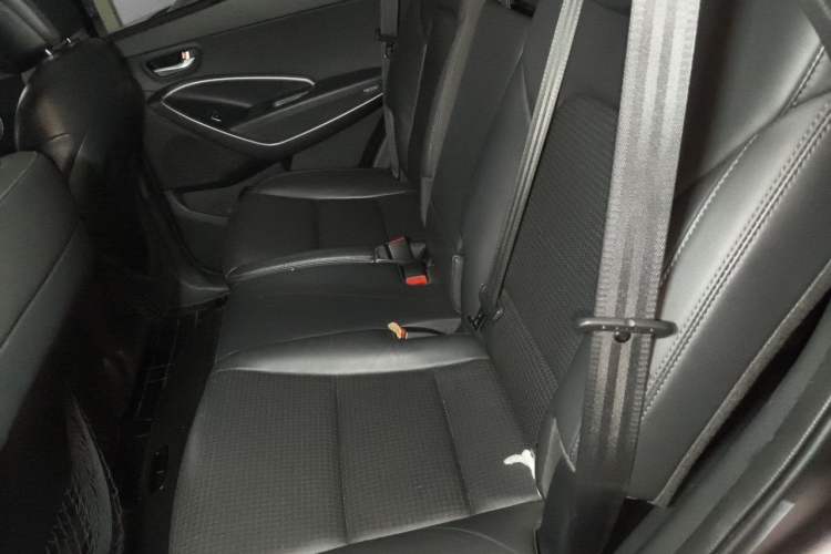 Used Hyundai Santa Fe 2013 2.4L Automatic Two-Wheel Drive Smart Version Left Rear Seat