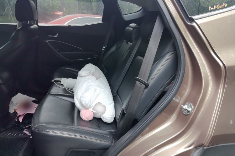Used Hyundai Santa Fe 2013 2.0T Automatic All-Wheel Drive Prestige Version Left Rear Seat