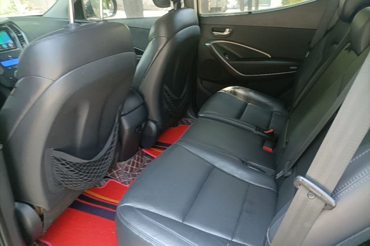 Used Hyundai Santa Fe 2013 2.4L Automatic Two-Wheel Drive Smart Version Left Rear Seat