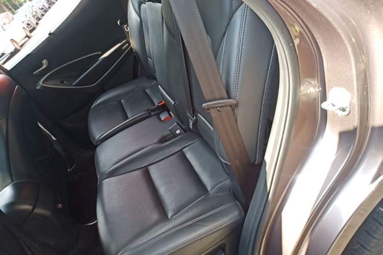 Used Hyundai Santa Fe 2013 2.4L Automatic Two-Wheel Drive Smart Version Left Rear Seat