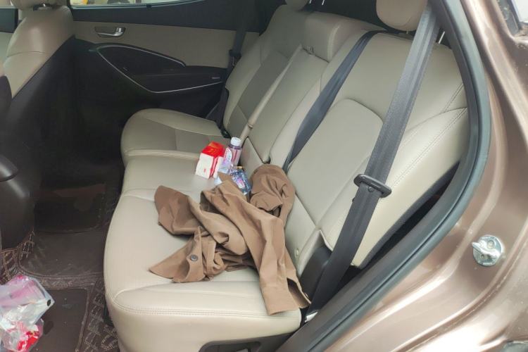 Used Hyundai Santa Fe 2013 2.4L Automatic Two-Wheel Drive Smart Version Left Rear Seat