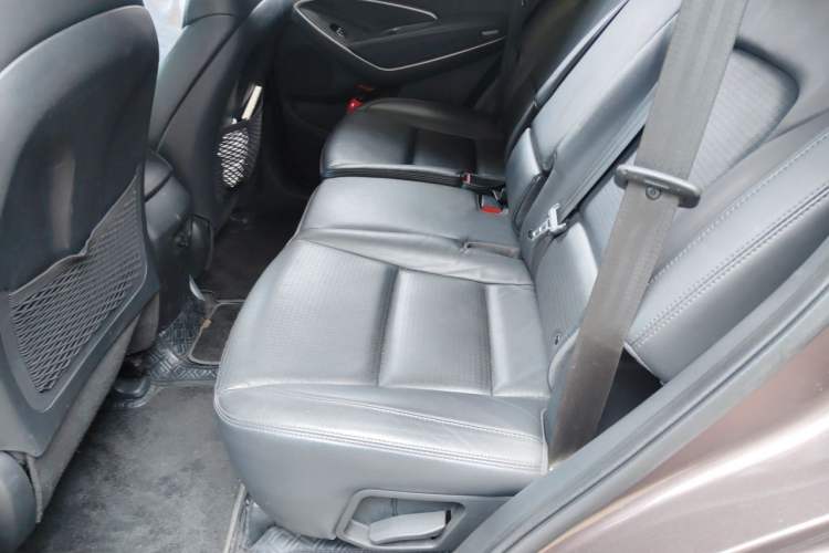 Used Hyundai Santa Fe 2013 2.4L Automatic Two-Wheel Drive Smart Version Left Rear Seat