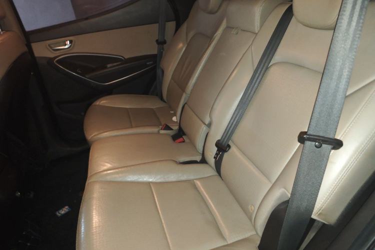 Used Hyundai Santa Fe 2013 2.4L Automatic 4x4 Smart Version Left Rear Seat