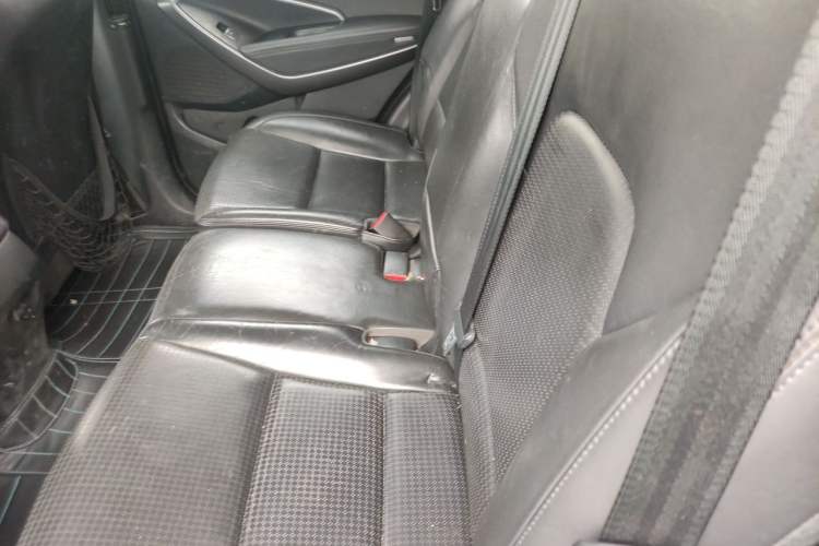 Used Hyundai Santa Fe 2013 2.4L Automatic Two-Wheel Drive Smart Version Left Rear Seat