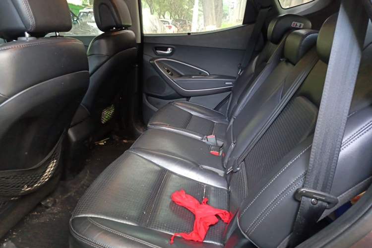 Used Hyundai Santa Fe 2013 2.4L Automatic 4x4 Prestige Edition Left Rear Seat