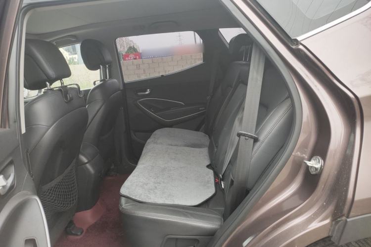 Used Hyundai Santa Fe 2013 2.4L Automatic Two-Wheel Drive Smart Version Left Rear Seat