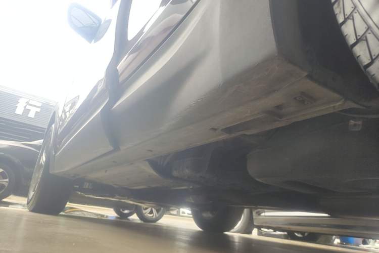 Used Hyundai Santa Fe 2013 2.4L Automatic Two-Wheel Drive Smart Version Left Side Sill
