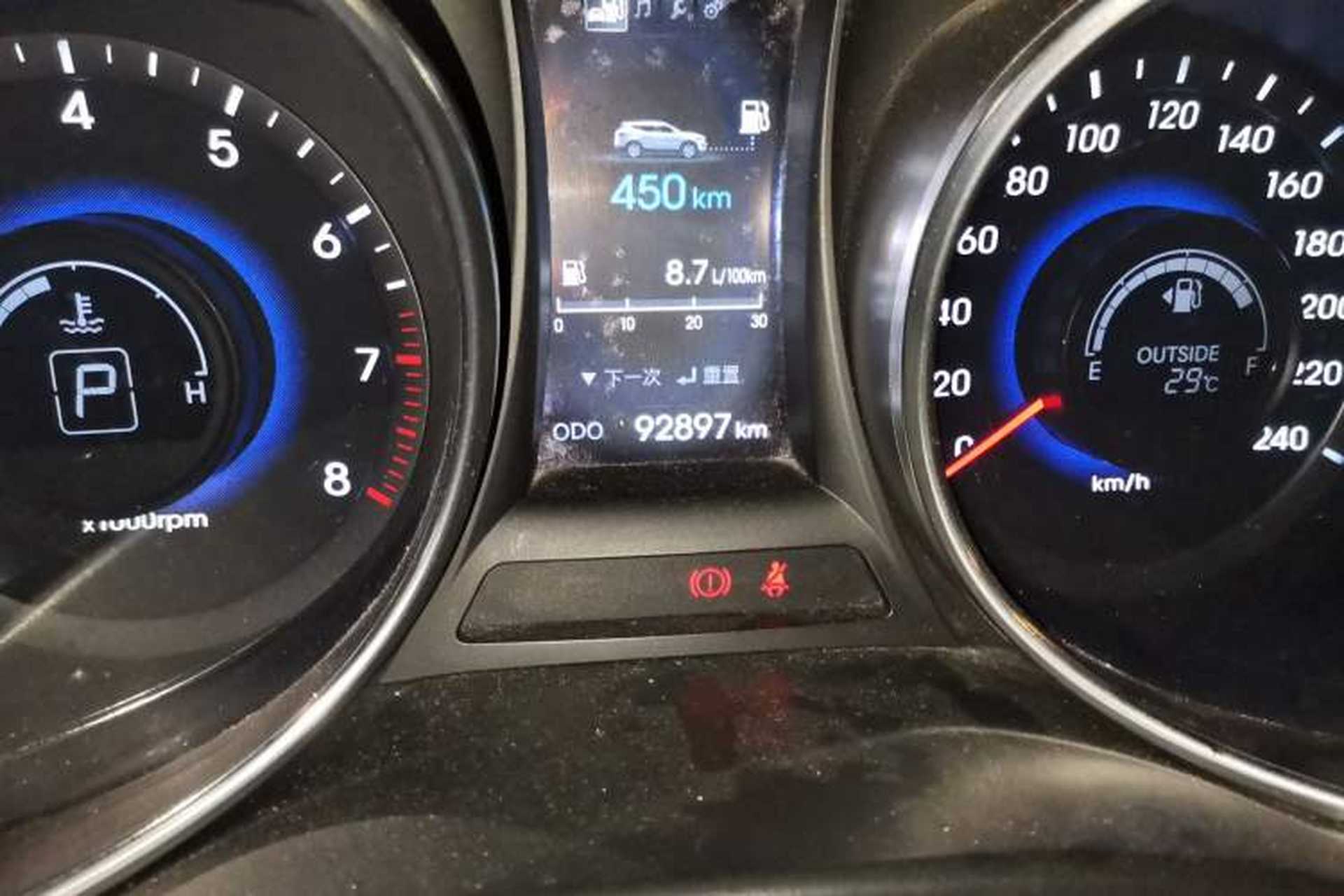 Used Hyundai Santa Fe 2013 2.4L Automatic Two-Wheel Drive Smart Version Odometer Close Up