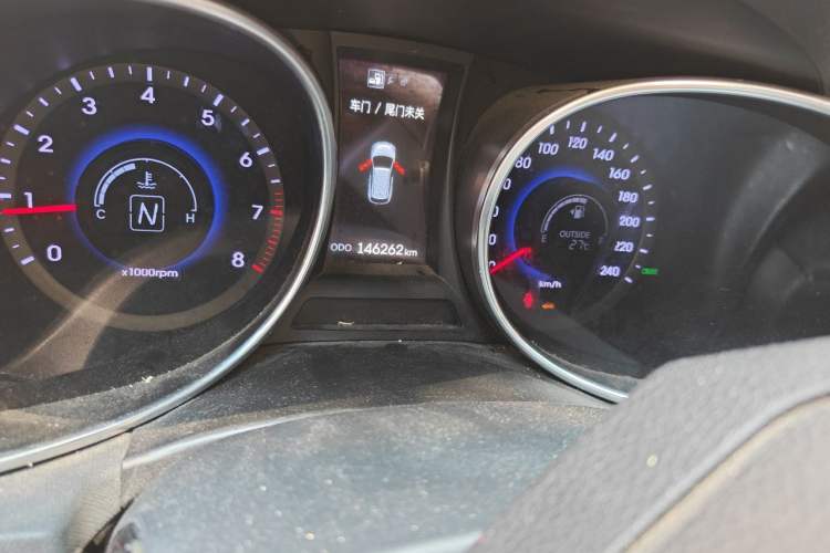 Used Hyundai Santa Fe 2013 2.0T Automatic Two-Wheel Drive Fashion Edition Odometer Close Up