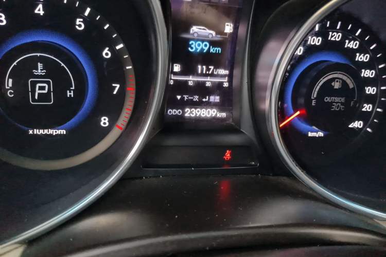 Used Hyundai Santa Fe  Odometer Close Up