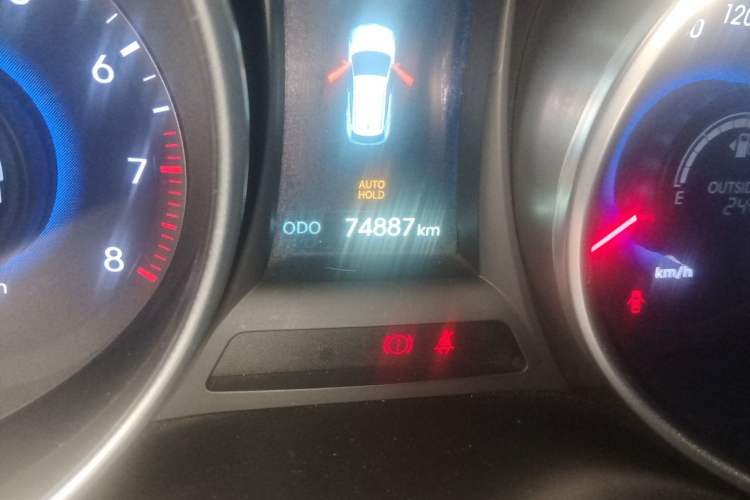 Used Hyundai Santa Fe 2013 2.4L Automatic 2WD Comfort Edition Odometer Close Up