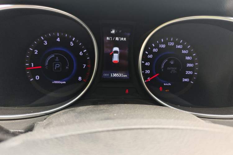 Used Hyundai Santa Fe 2013 2.4L Automatic 2WD Comfort Edition Odometer Close Up