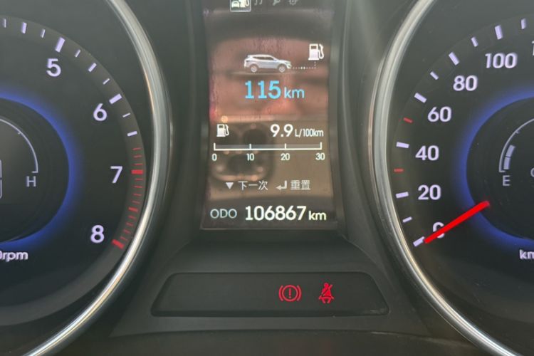 Used Hyundai Santa Fe 2013 2.4L Automatic Two-Wheel Drive Smart Version Odometer Close Up