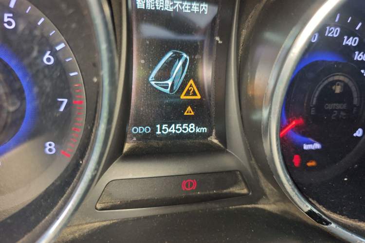 Used Hyundai Santa Fe 2013 2.4L Automatic Two-Wheel Drive Smart Version Odometer Close Up
