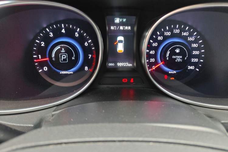 Used Hyundai Santa Fe 2013 Revised Version 2.4L Automatic All-Wheel Drive Smart Type Odometer Close Up