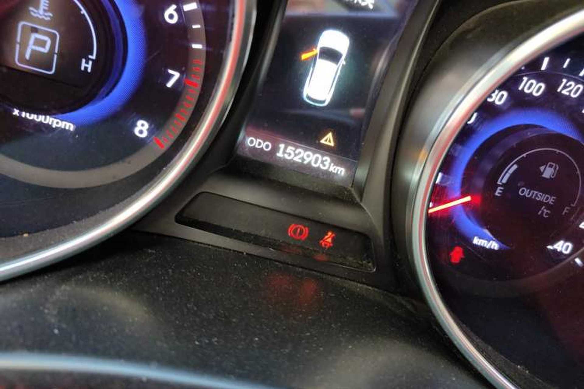Used Hyundai Santa Fe 2013 2.4L Automatic 4x4 Prestige Edition Odometer Close Up