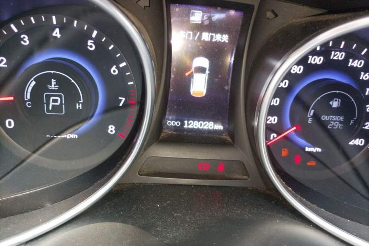Used Hyundai Santa Fe 2013 2.4L Automatic 2WD Comfort Edition Odometer Close Up